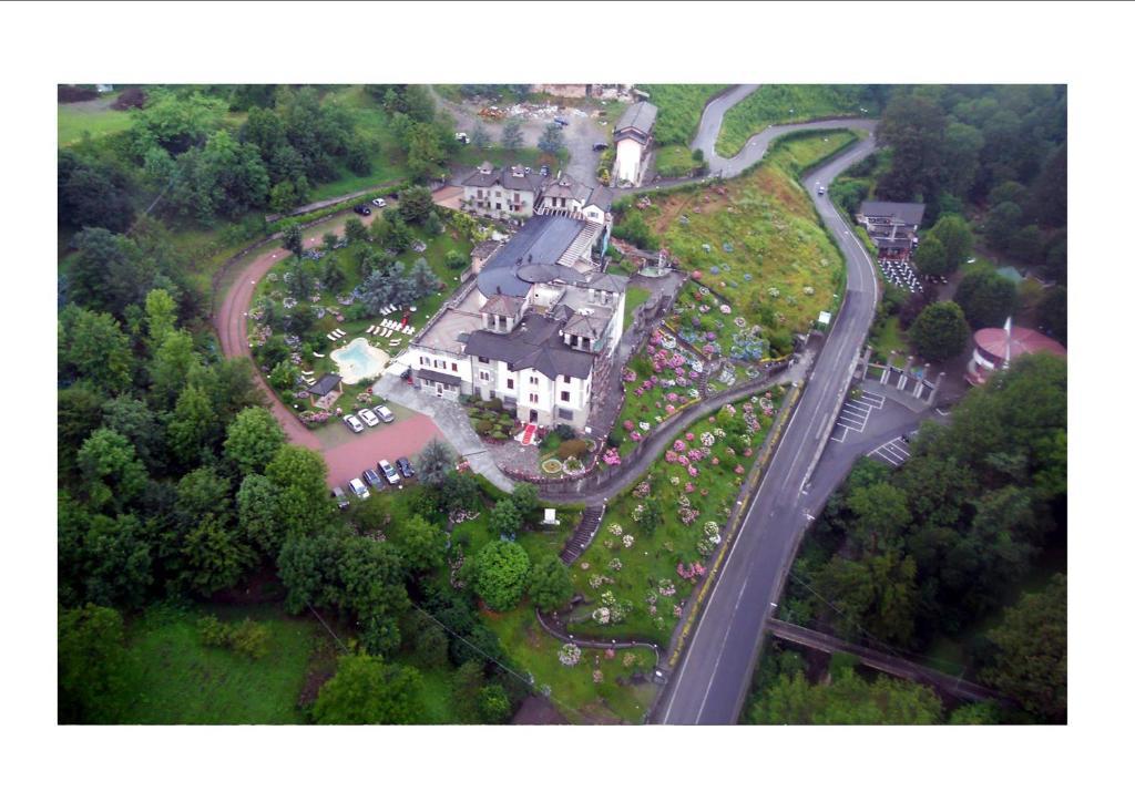 Hotel Villa Delle Ortensie Sant'Omobono Imagna Exterior foto